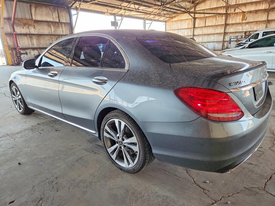 64304856 :رقم المزاد ، 55SWF4HB0JU255609 vin ، 2018 Mercedes-benz C مزاد بيع