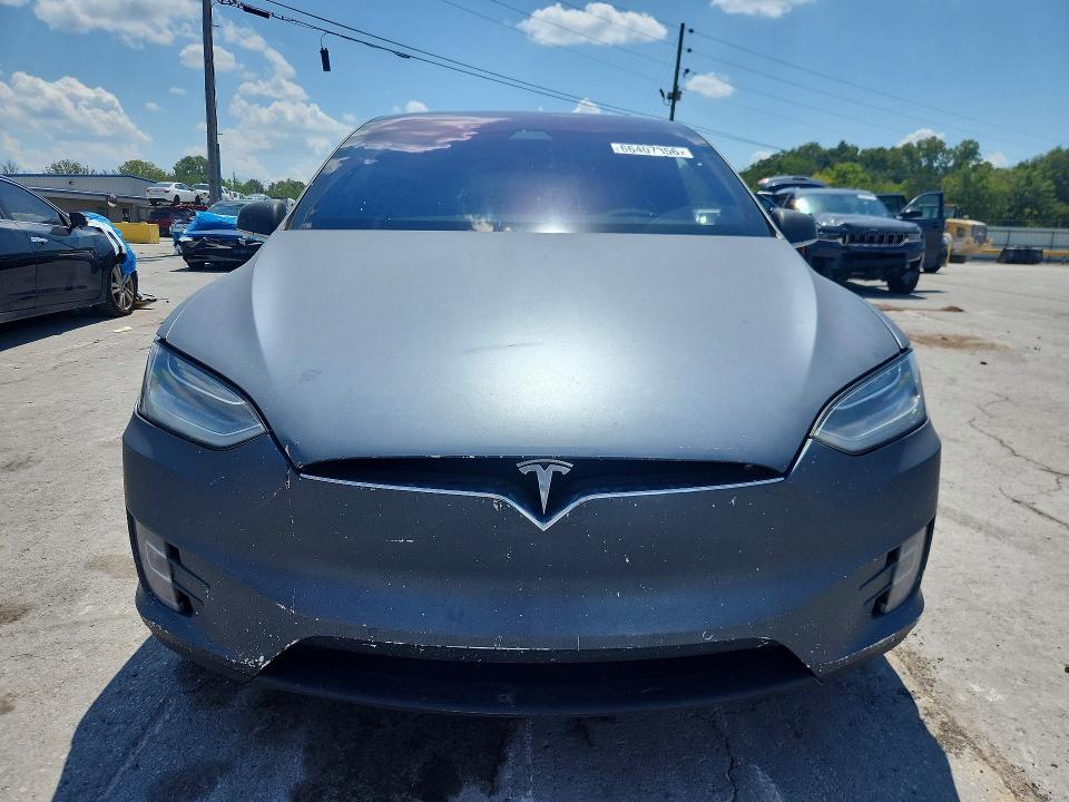 66407356 :رقم المزاد ، 5YJXCBE24HF044673 vin ، 2017 Tesla Model X مزاد بيع