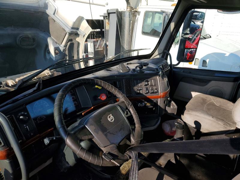 Aukcja sprzedaży 2009 Volvo Vnl, vin: 4V4NC9EG29N493739, numer aukcji: 64832476