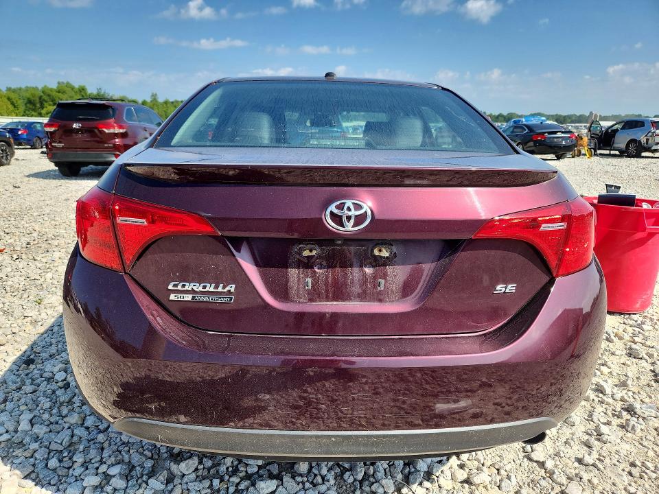 65700436 :رقم المزاد ، 5YFBURHE5HP585614 vin ، 2017 Toyota Corolla مزاد بيع