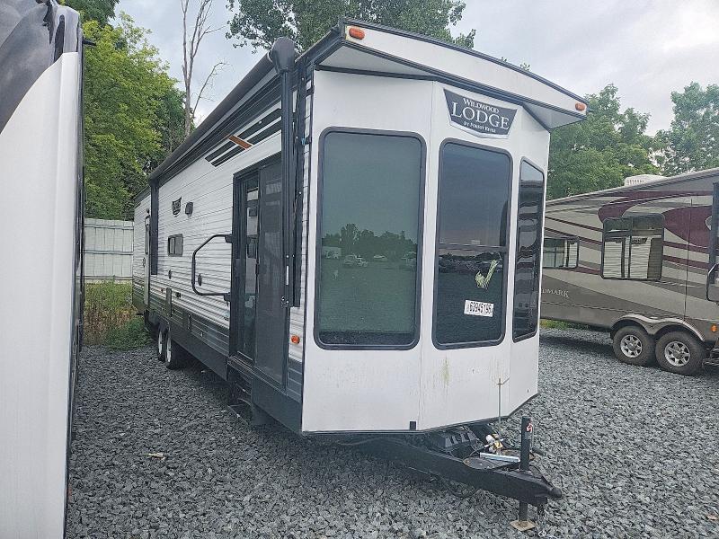 63945196 :رقم المزاد ، 4X4TWDM27MM060106 vin ، 2021 Wildwood Recreational Vehicle (rv) مزاد بيع