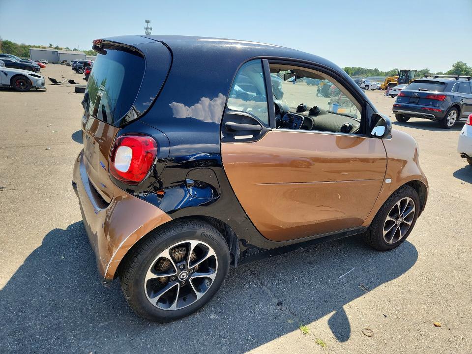64311476 :رقم المزاد ، WMEFJ5DA5GK069399 vin ، 2016 Smart Fortwo مزاد بيع