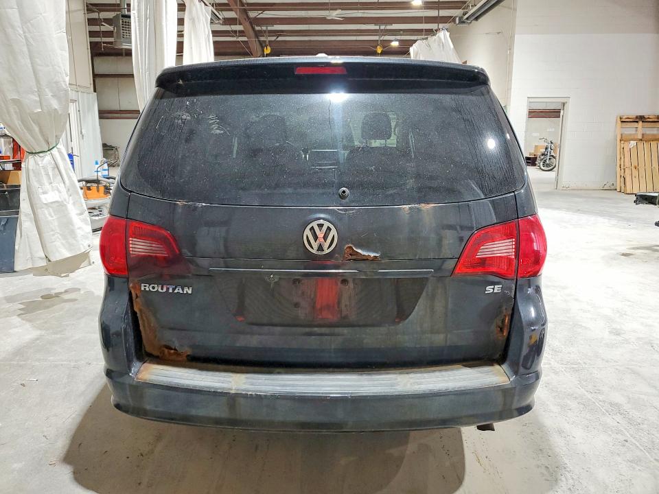 64323246 :رقم المزاد ، 2V4RW3DG5BR718155 vin ، 2011 Volkswagen Routan مزاد بيع
