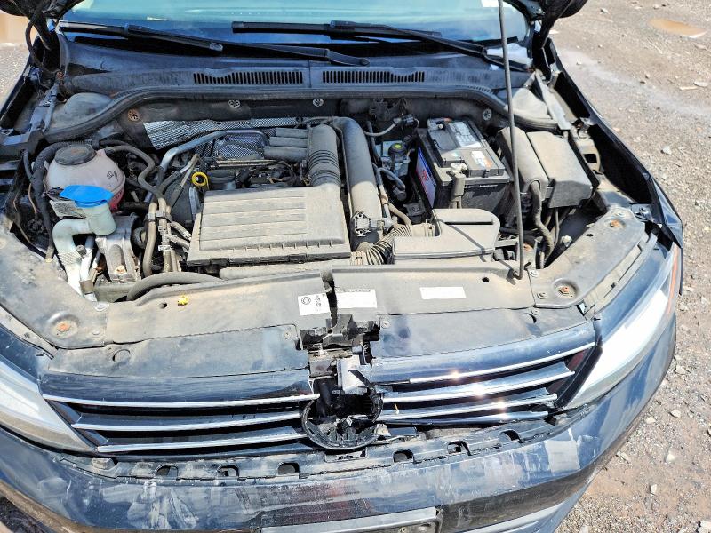 63358616 :رقم المزاد ، 3VWDB7AJXJM260624 vin ، 2018 Volkswagen Jetta مزاد بيع
