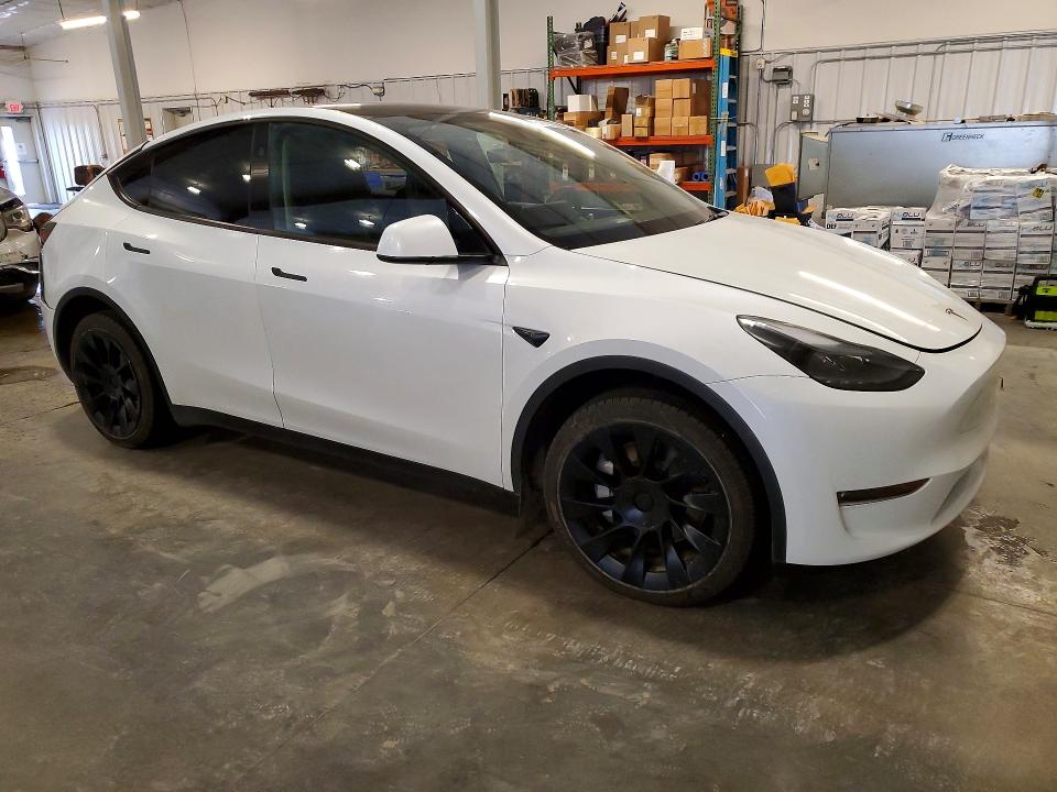 64099086 :رقم المزاد ، 7SAYGDEE2RA240059 vin ، 2024 Tesla Model Y مزاد بيع