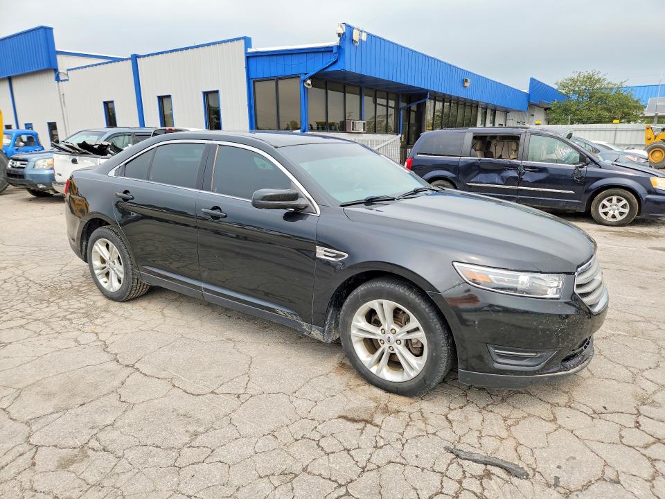 Продажа на аукционе авто 2015 Ford Taurus, vin: 1FAHP2E80FG102154, номер лота: 64688306