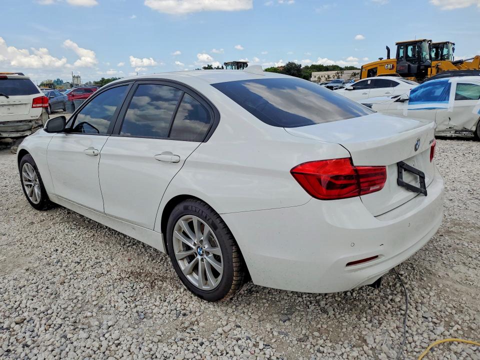 2017 Bmw 320 მანქანა იყიდება აუქციონზე, vin: WBA8E1G39HNU18823, აუქციონის ნომერი: 64557816