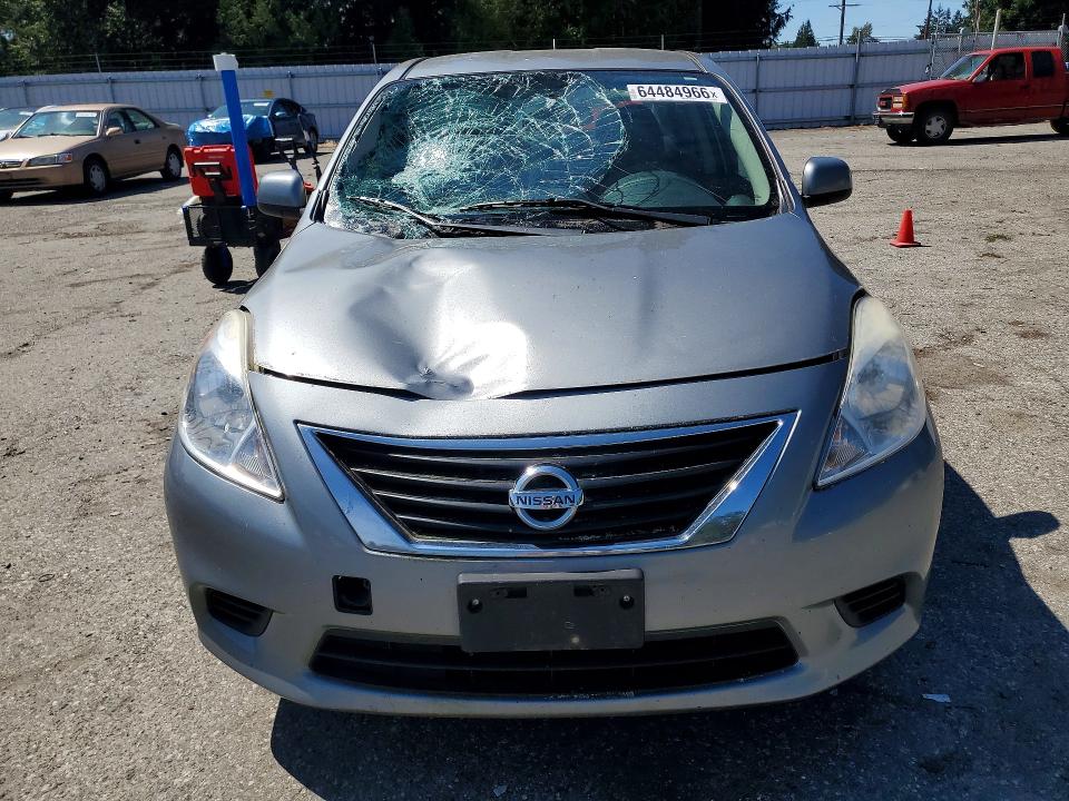 64484966 :رقم المزاد ، 3N1CN7APXDL865833 vin ، 2013 Nissan Versa مزاد بيع