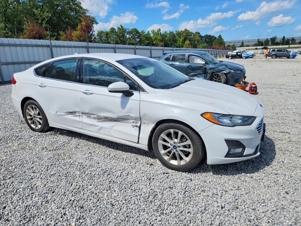 64986326 :رقم المزاد ، 3FA6P0H79KR123280 vin ، 2019 Ford Fusion مزاد بيع