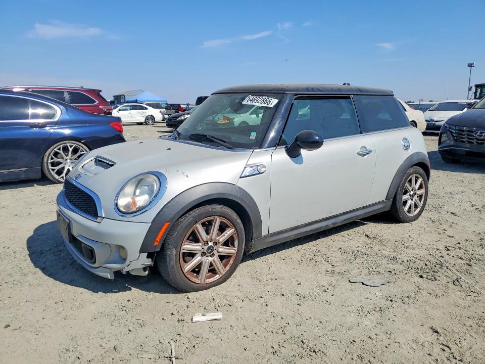 2011 Mini Cooper მანქანა იყიდება აუქციონზე, vin: WMWSV3C58BTY15306, აუქციონის ნომერი: 64692866