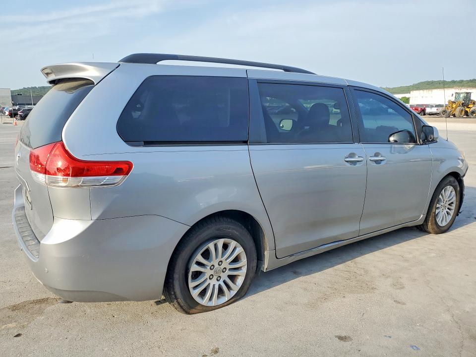 2012 Toyota Sienna მანქანა იყიდება აუქციონზე, vin: 5TDYK3DC2CS267757, აუქციონის ნომერი: 63910706
