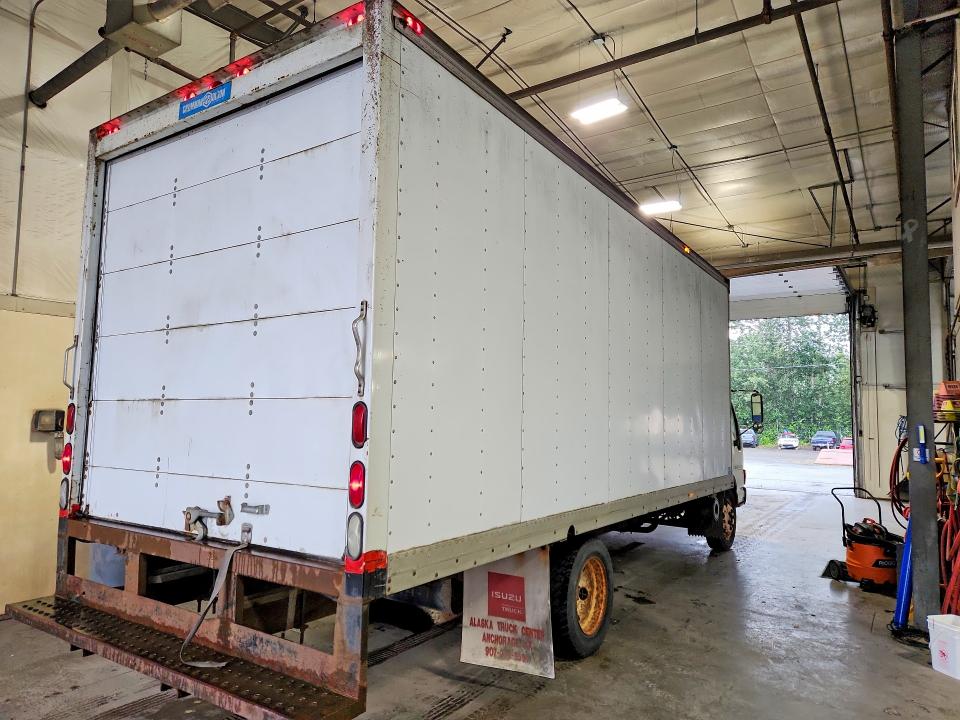 2000 Isuzu Npr მანქანა იყიდება აუქციონზე, vin: 4KLC4B1R2YJ802307, აუქციონის ნომერი: 64331656