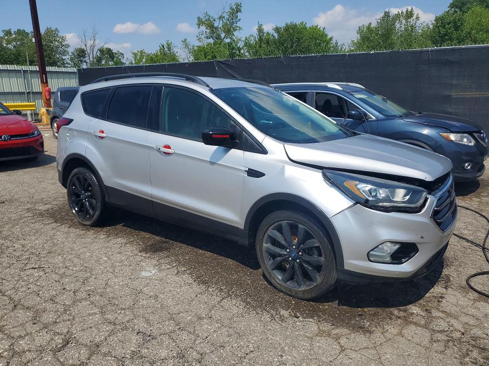 63909236 :رقم المزاد ، 1FMCU0GD2KUA80788 vin ، 2019 Ford Escape مزاد بيع