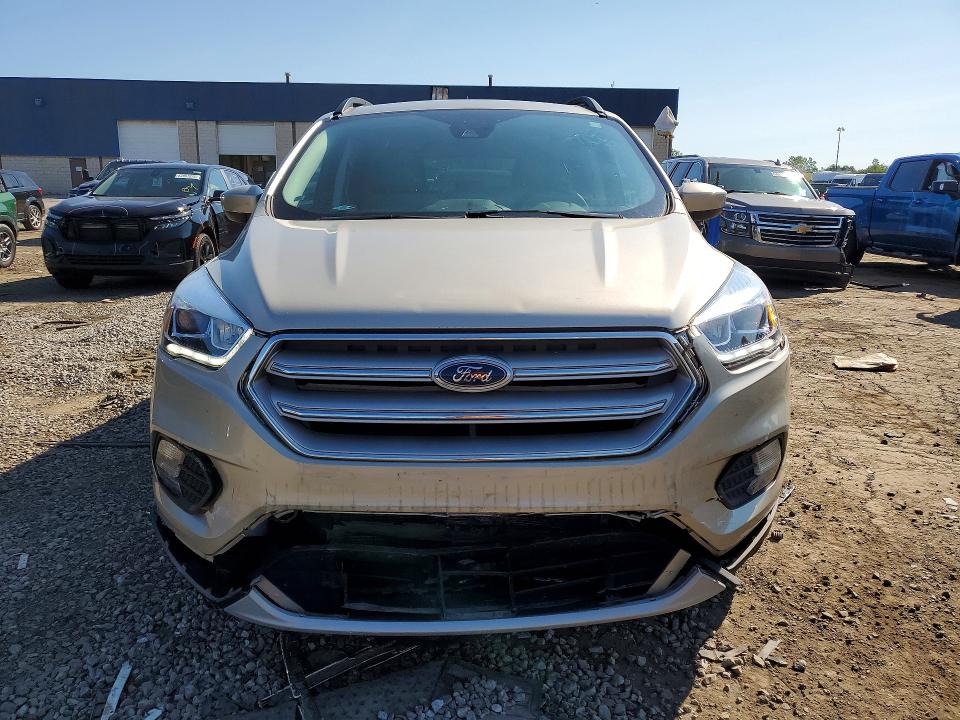 64095366 :رقم المزاد ، 1FMCU9HD9JUB71221 vin ، 2018 Ford Escape مزاد بيع