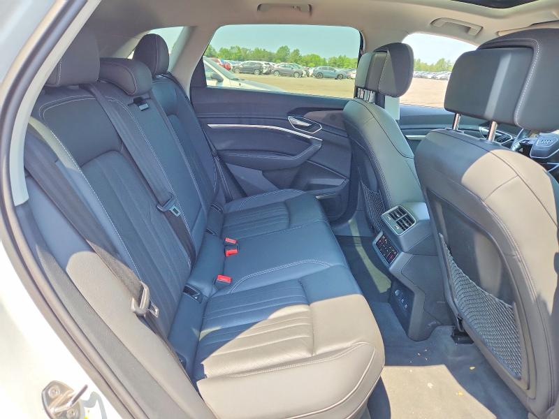 Aukcja sprzedaży 2021 Audi E-tron, vin: WA1LAAGE2MB004976, numer aukcji: 64904676