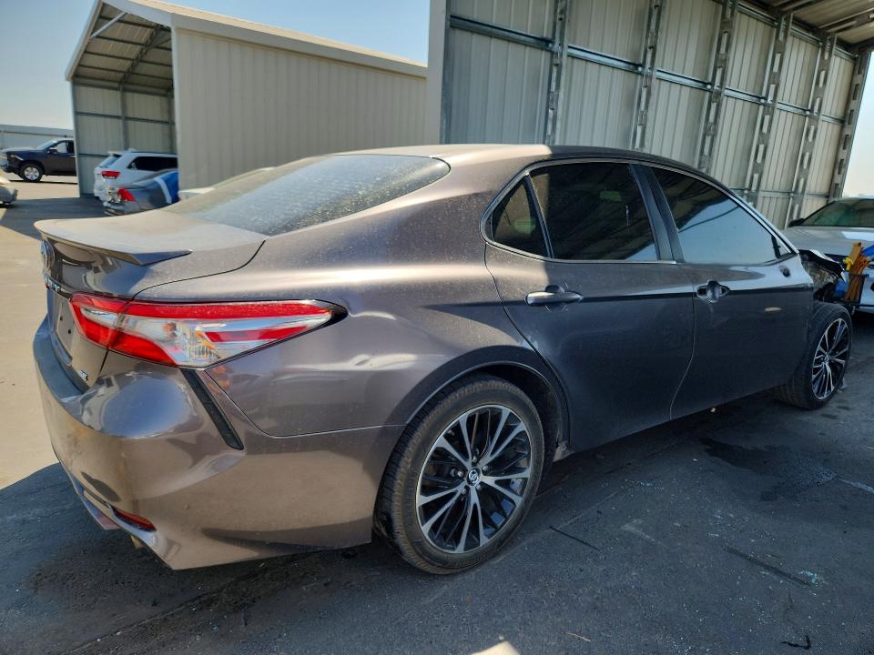2018 Toyota Camry მანქანა იყიდება აუქციონზე, vin: 4T1B11HK2JU020970, აუქციონის ნომერი: 66786766