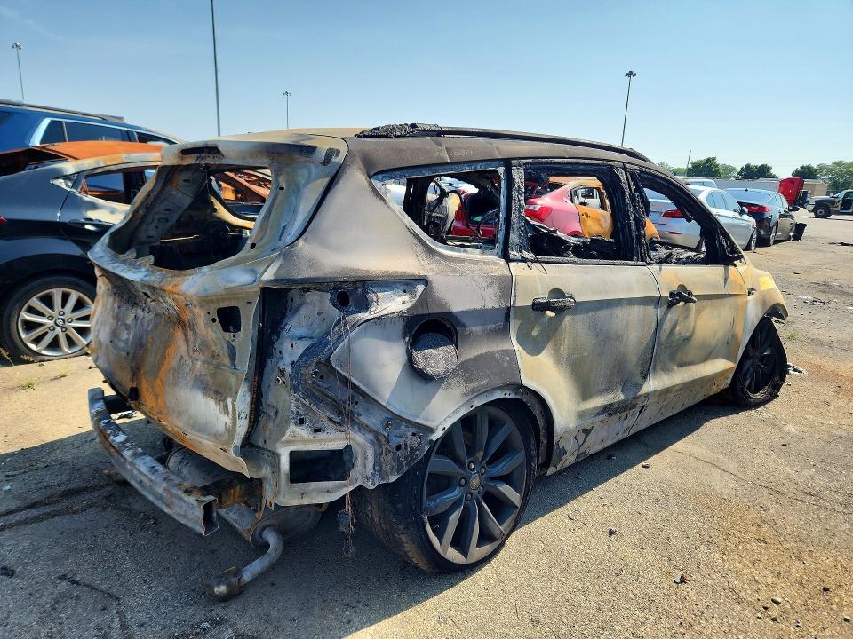 2019 Ford Escape მანქანა იყიდება აუქციონზე, vin: 1FMCU0GD0KUB24139, აუქციონის ნომერი: 63772426