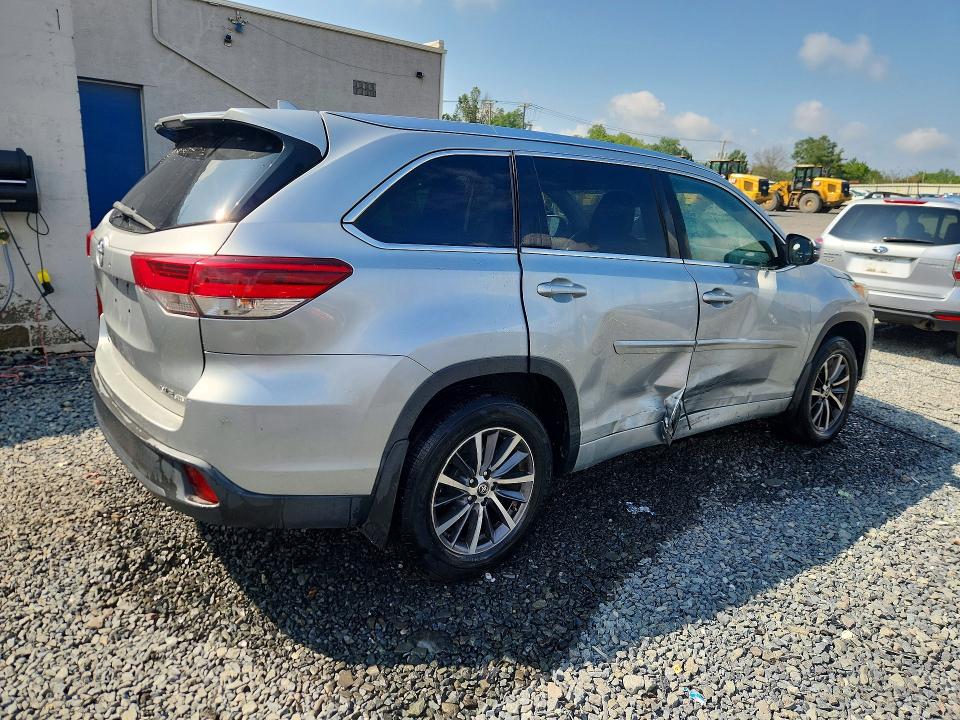 Aukcja sprzedaży 2018 Toyota Highlander, vin: 5TDJZRFH4JS532359, numer aukcji: 63769406