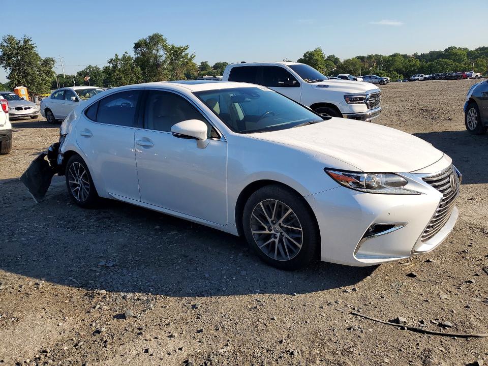 63899136 :رقم المزاد ، 58ABK1GG8HU057535 vin ، 2017 Lexus Es مزاد بيع