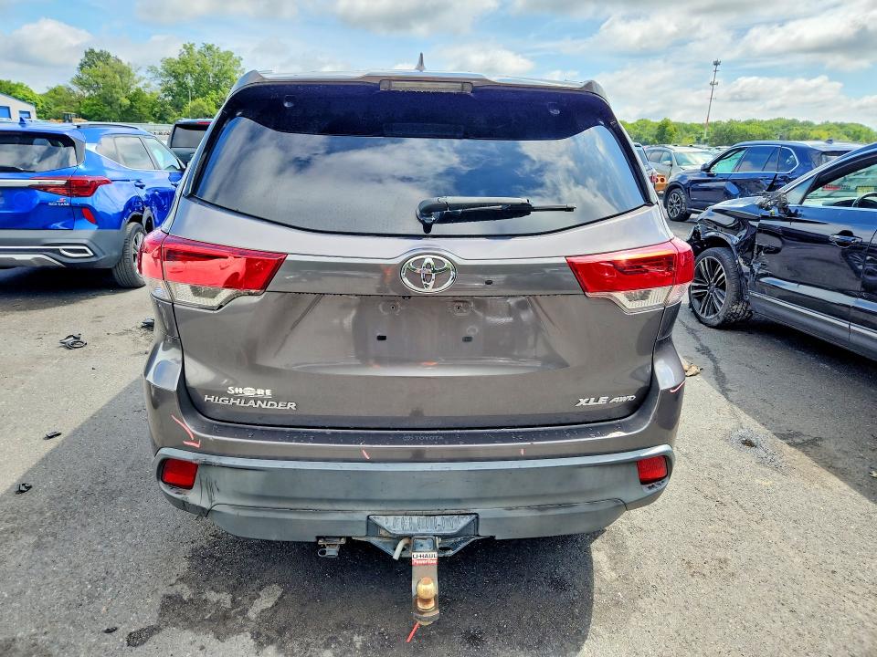 2017 Toyota Highlander მანქანა იყიდება აუქციონზე, vin: 5TDJZRFH7HS384685, აუქციონის ნომერი: 64914486