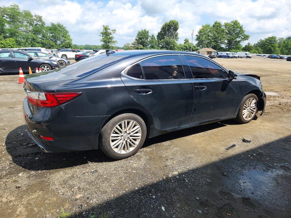 63811946 :رقم المزاد ، 58ABK1GG4HU066555 vin ، 2017 Lexus Es مزاد بيع