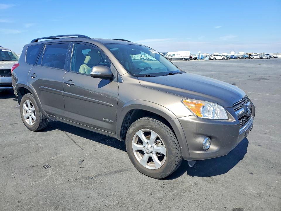63525406 :رقم المزاد ، 2T3YF4DV3BW081721 vin ، 2011 Toyota Rav4 مزاد بيع