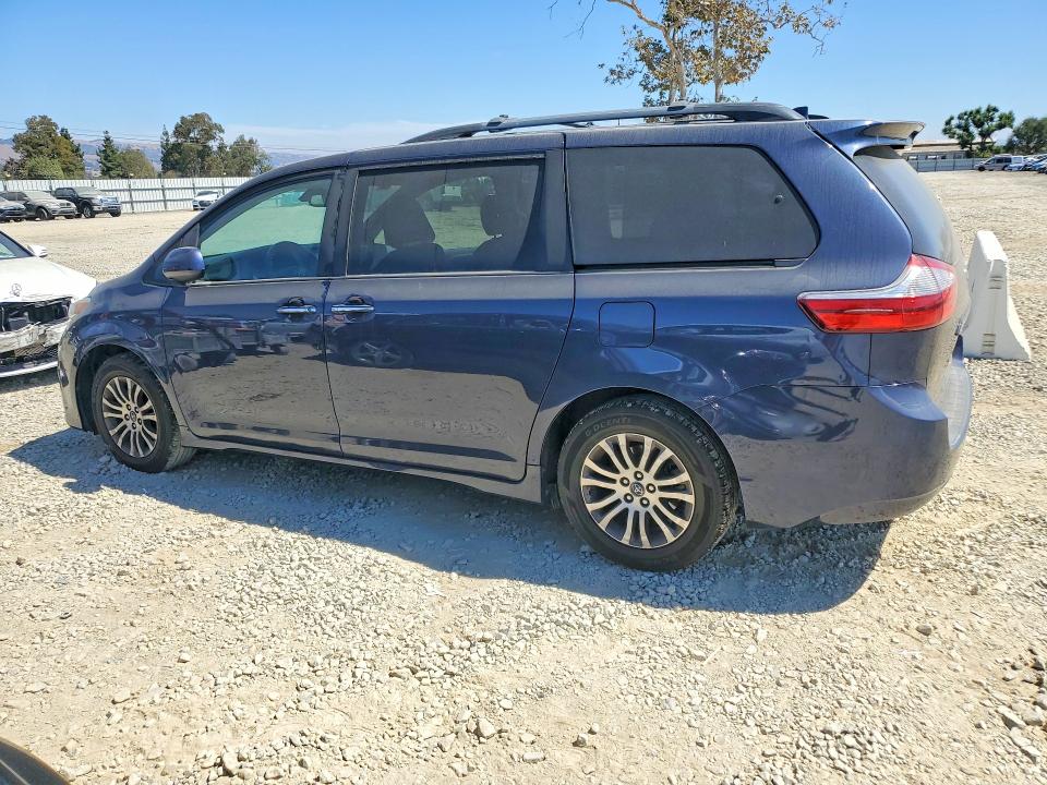 66114906 :رقم المزاد ، 5TDYZ3DC8JS928331 vin ، 2018 Toyota Sienna مزاد بيع