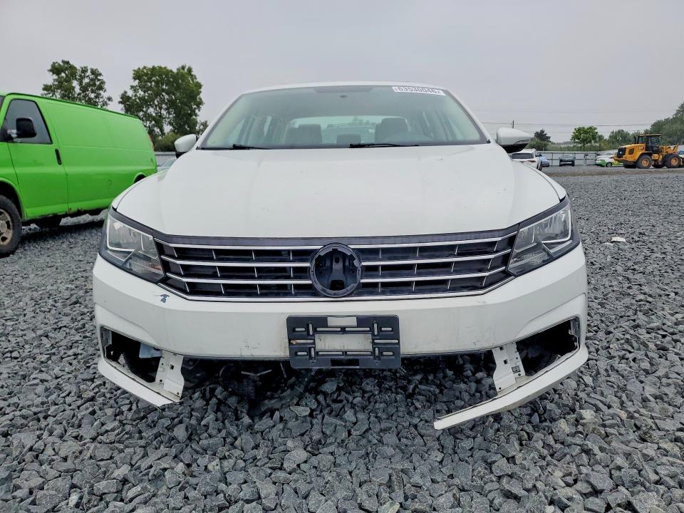 63530046 :رقم المزاد ، 1VWBT7A33GC061334 vin ، 2016 Volkswagen Passat مزاد بيع