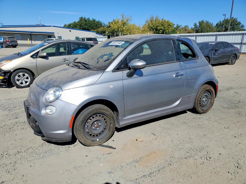 2017 Fiat 500 მანქანა იყიდება აუქციონზე, vin: 3C3CFFGE2HT586106, აუქციონის ნომერი: 66075146