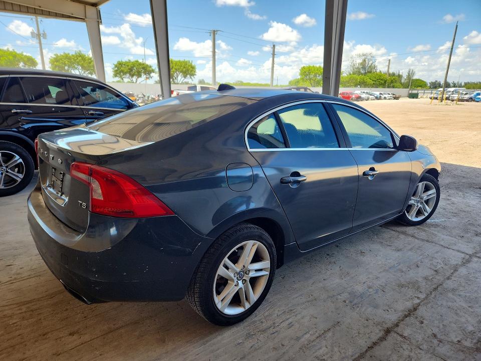 2015 Volvo S60 მანქანა იყიდება აუქციონზე, vin: YV140MFB2F1306065, აუქციონის ნომერი: 64632676