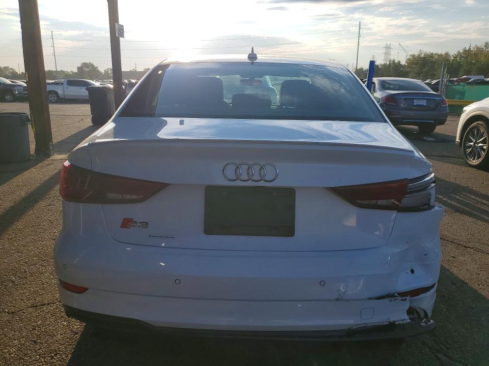 Продаж на аукціоні авто 2018 Audi S3, vin: WAUB1HFF8J1082066, номер лоту: 64747146