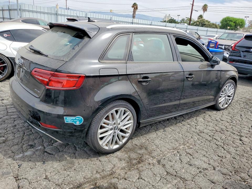 Продаж на аукціоні авто 2018 Audi A3, vin: WAUUPBFF3JA058164, номер лоту: 64848136