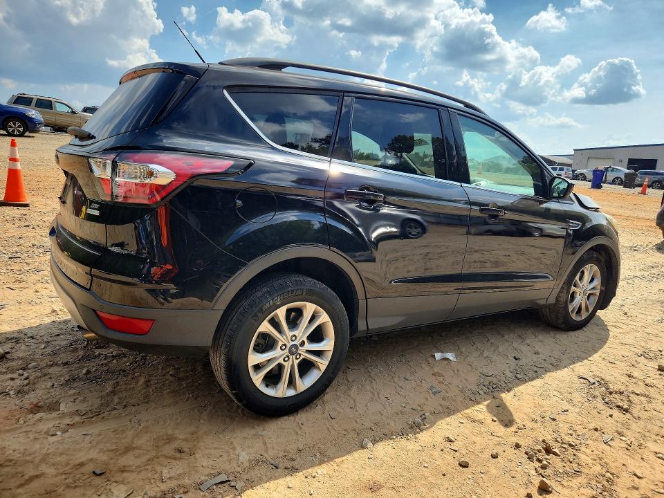Продаж на аукціоні авто 2017 Ford Escape, vin: 1FMCU0GD4HUD66750, номер лоту: 66787526