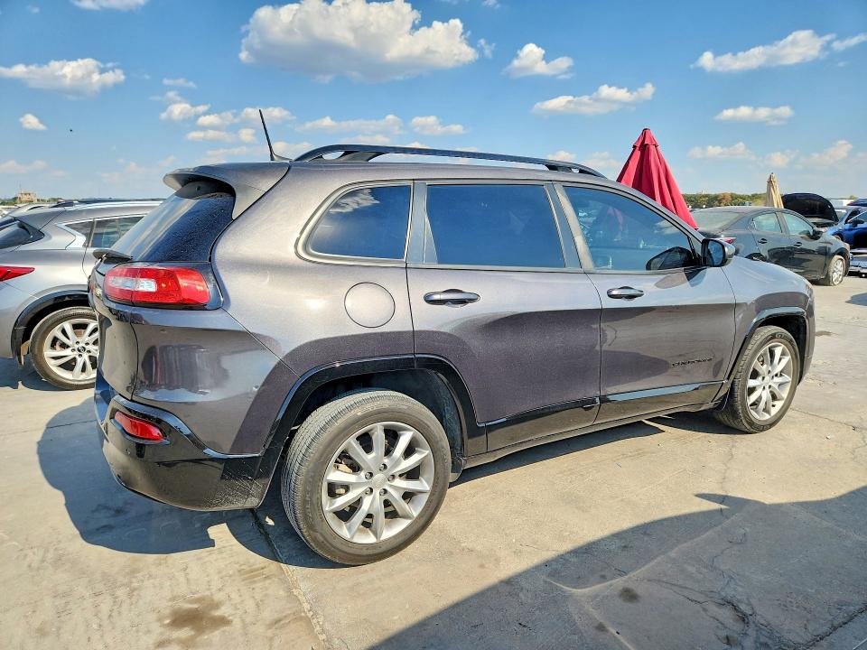 67134946 :رقم المزاد ، 1C4PJLCB8JD605209 vin ، 2018 Jeep Cherokee مزاد بيع