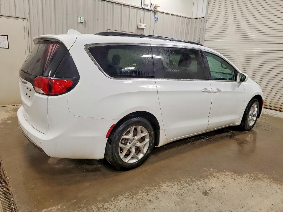 2018 Chrysler Pacifica მანქანა იყიდება აუქციონზე, vin: 2C4RC1FG1JR183120, აუქციონის ნომერი: 64957636