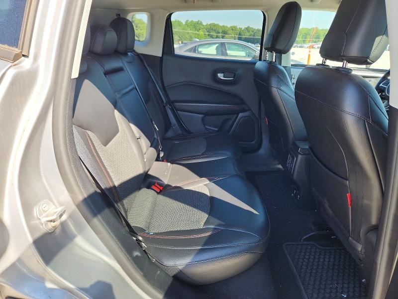 65326786 :رقم المزاد ، 3C4NJDDB4JT199032 vin ، 2018 Jeep Compass مزاد بيع