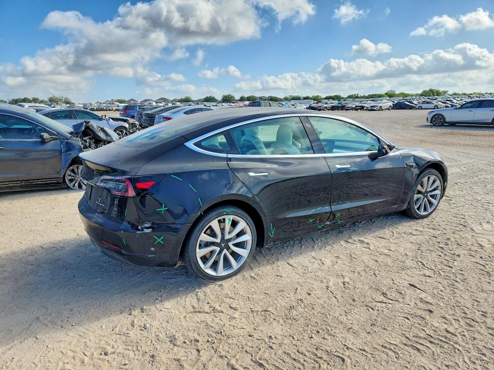 64111716 :رقم المزاد ، 5YJ3E1EB0KF195617 vin ، 2019 Tesla Model 3 مزاد بيع