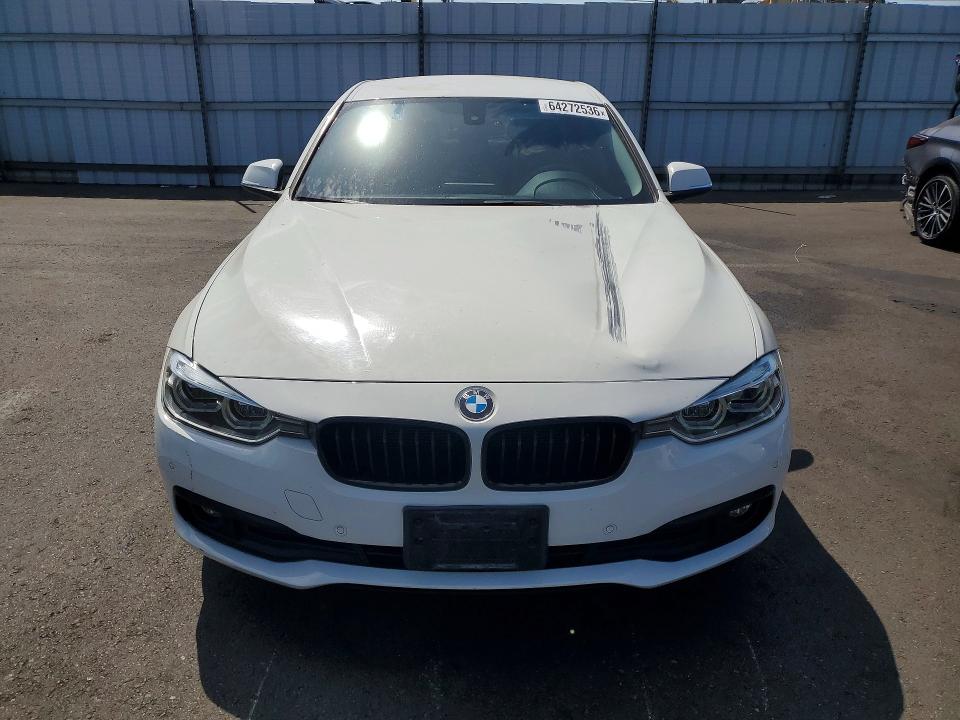 64272536 :رقم المزاد ، WBA8A9C50JAH14105 vin ، 2018 Bmw 320 مزاد بيع