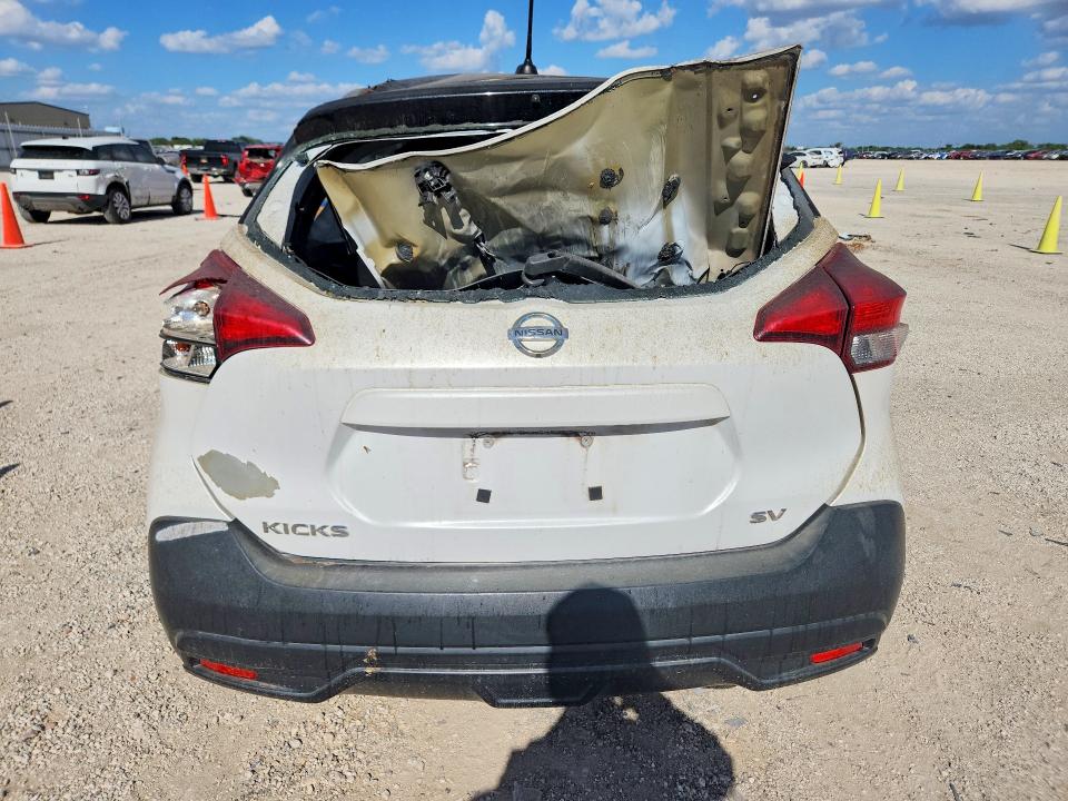 Продажа на аукционе авто 2018 Nissan Kicks, vin: 3N1CP5CU1JL516637, номер лота: 64912406