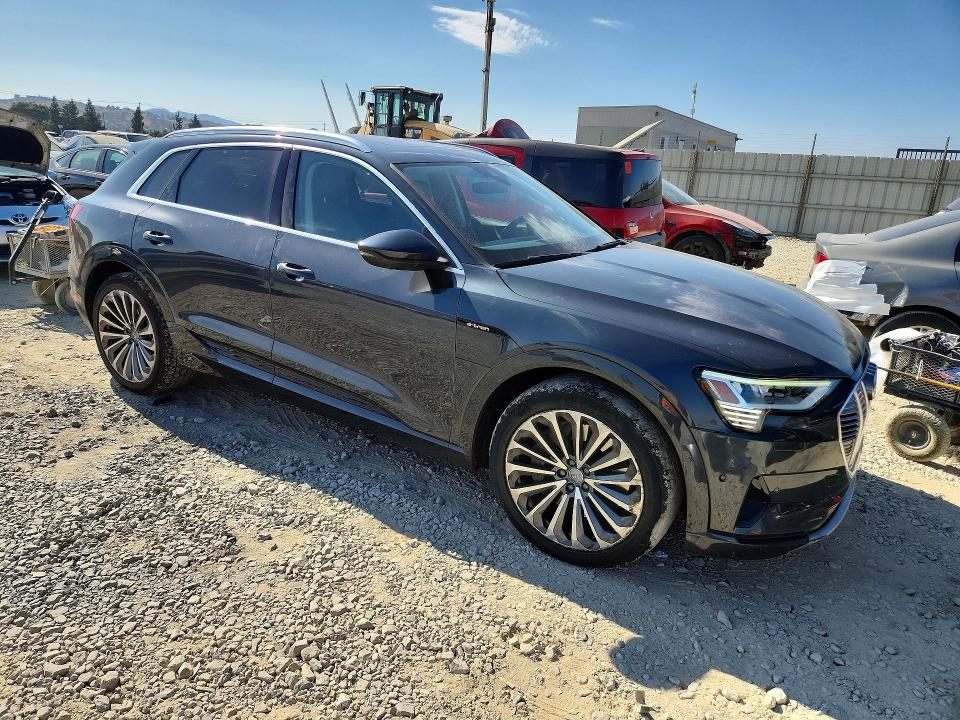 Продаж на аукціоні авто 2019 Audi E-tron, vin: WA1VABGE3KB022561, номер лоту: 64340886
