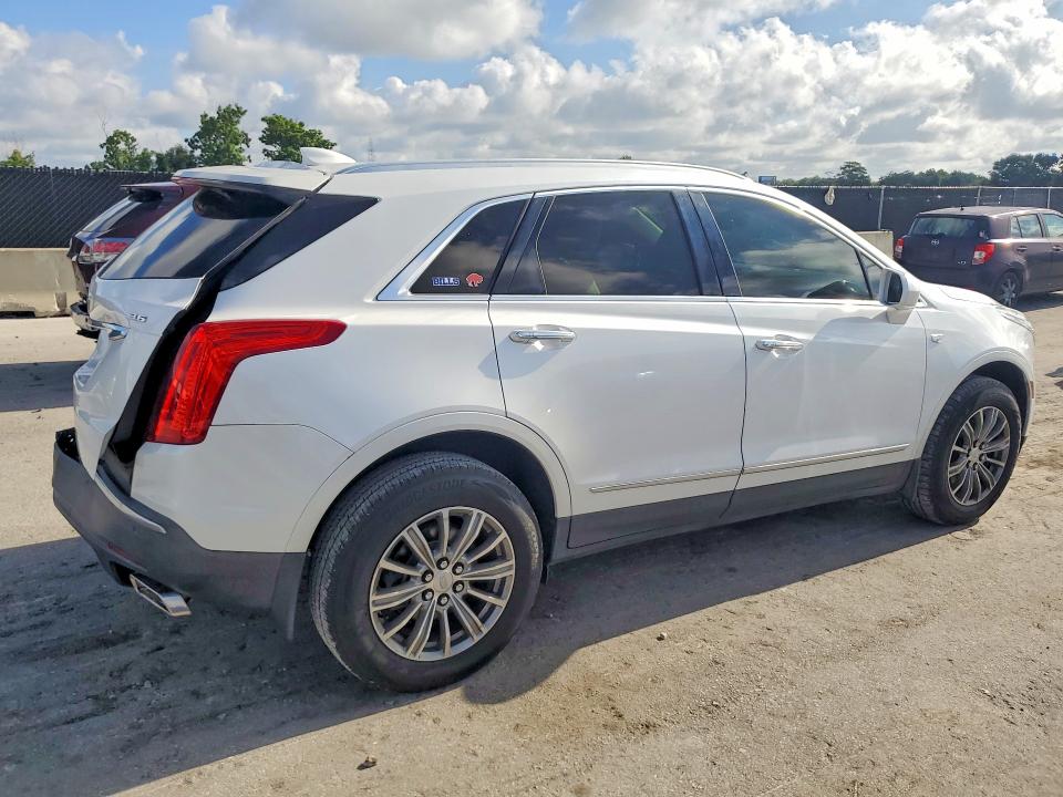 64469706 :رقم المزاد ، 1GYKNBRS2HZ201927 vin ، 2017 Cadillac Xt5 مزاد بيع