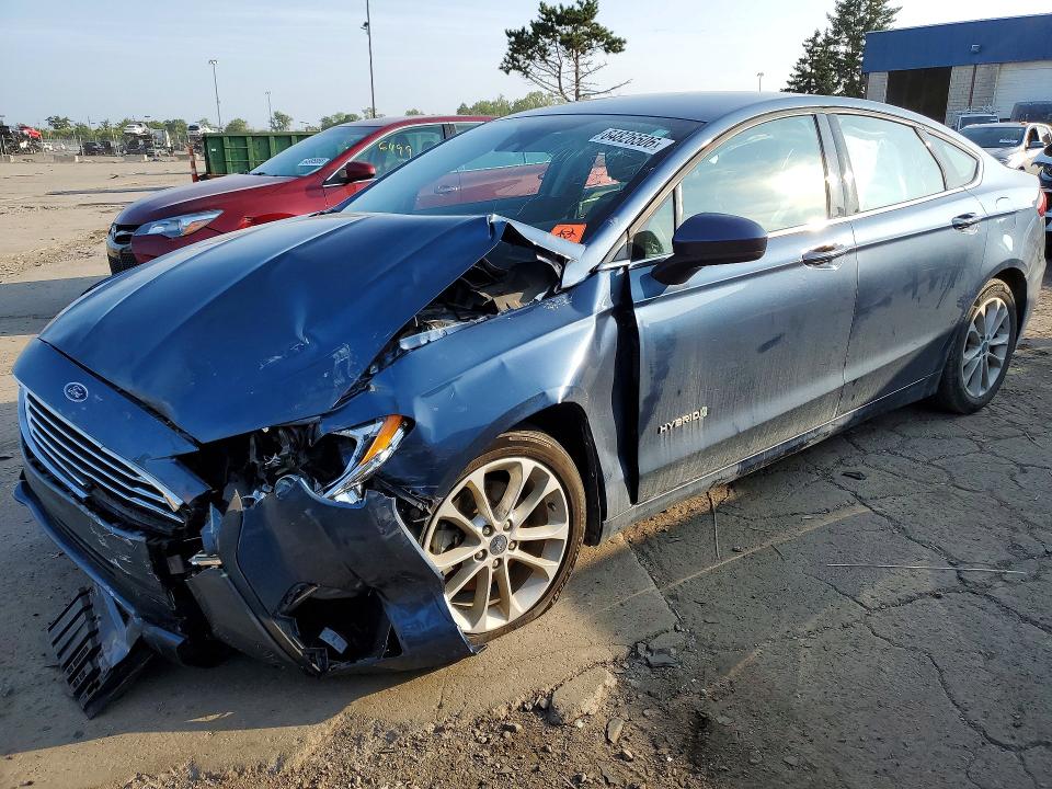 64826506 :رقم المزاد ، 3FA6P0LU2KR131105 vin ، 2019 Ford Fusion مزاد بيع