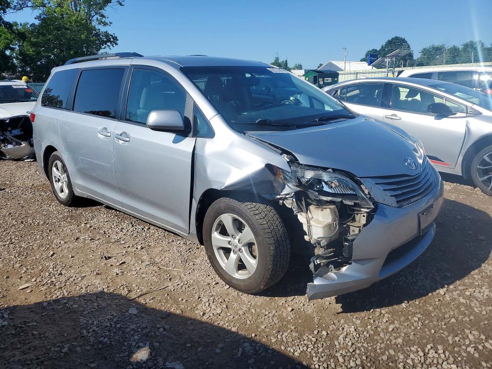 2015 Toyota Sienna მანქანა იყიდება აუქციონზე, vin: 5TDKK3DC7FS689730, აუქციონის ნომერი: 63521486