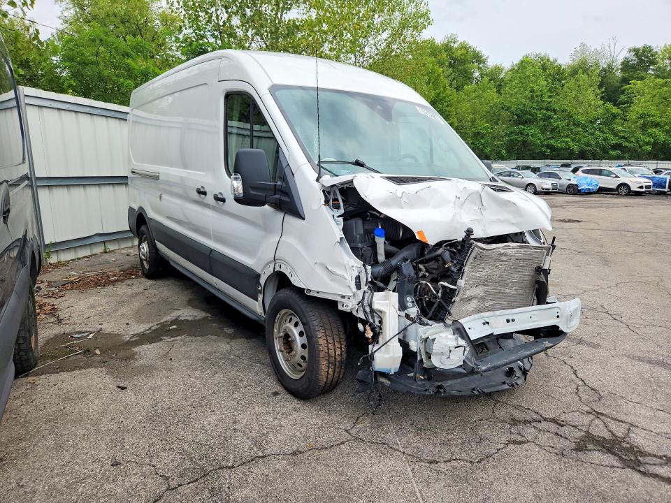 60585746 :رقم المزاد ، 1FTBR1C82NKA00681 vin ، 2022 Ford Transit مزاد بيع
