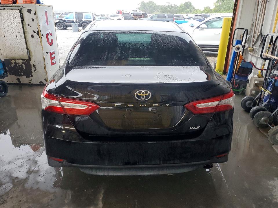 2018 Toyota Camry მანქანა იყიდება აუქციონზე, vin: 4T1B11HK5JU112607, აუქციონის ნომერი: 63990376