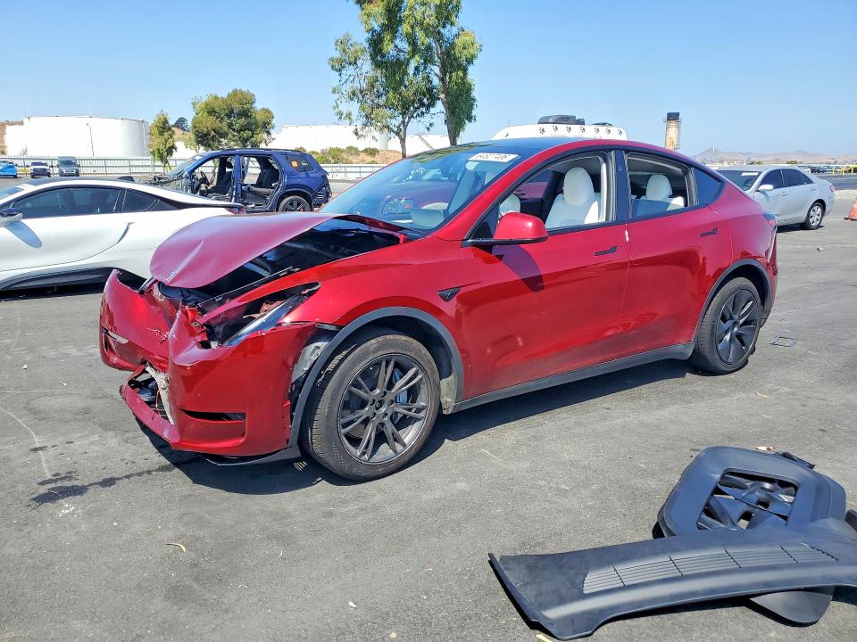 64827406 :رقم المزاد ، 7SAYGAEE8RF163831 vin ، 2024 Tesla Model Y مزاد بيع