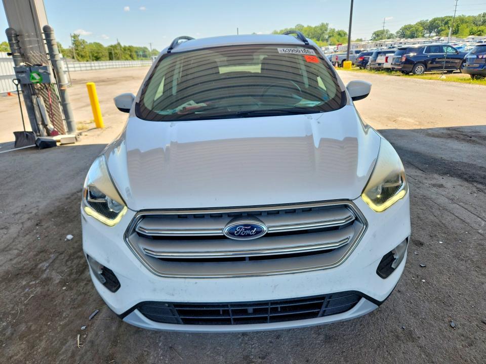 63950186 :رقم المزاد ، 1FMCU0HD6JUA63103 vin ، 2018 Ford Escape مزاد بيع