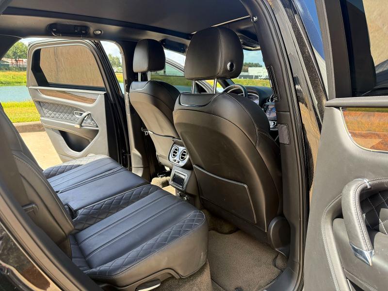 67519416 :رقم المزاد ، SJAAC2ZV8HC014584 vin ، 2017 Bentley Bentayga مزاد بيع