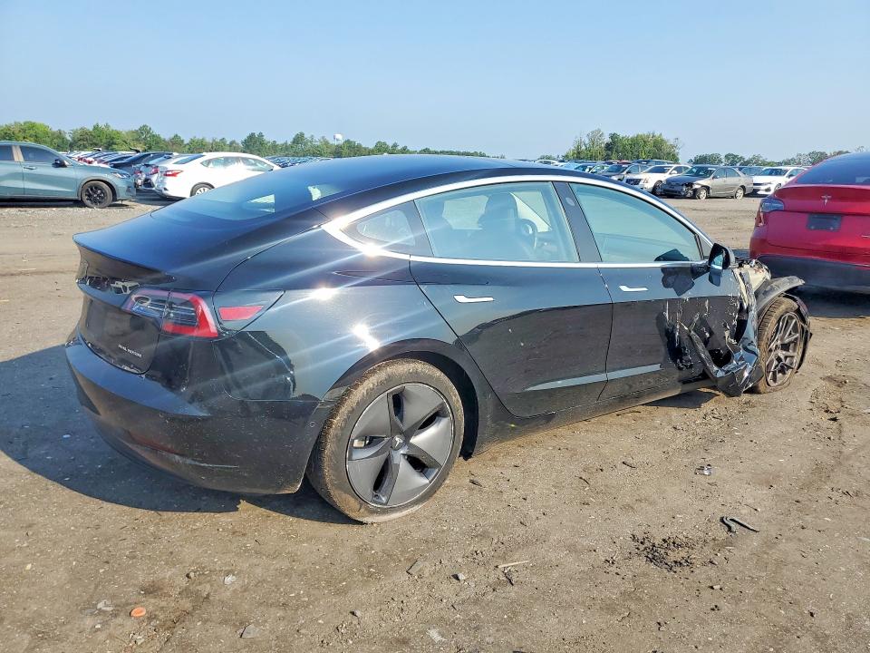64570446 :رقم المزاد ، 5YJ3E1EB8JF182354 vin ، 2018 Tesla Model 3 مزاد بيع
