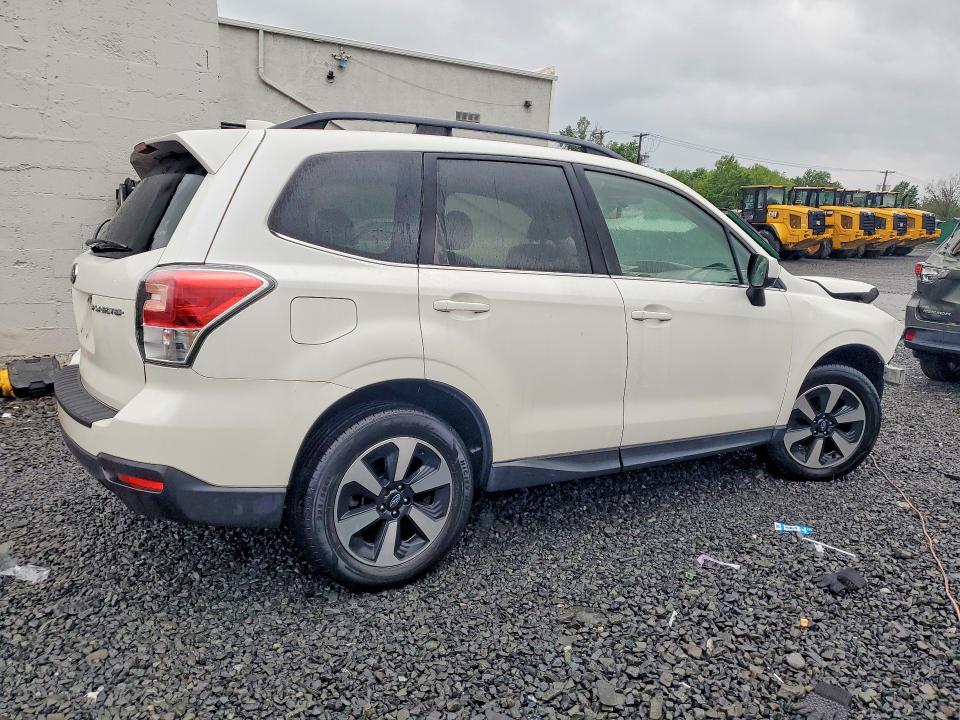 Продажа на аукционе авто 2018 Subaru Forester, vin: JF2SJAJC2JH572888, номер лота: 63434526